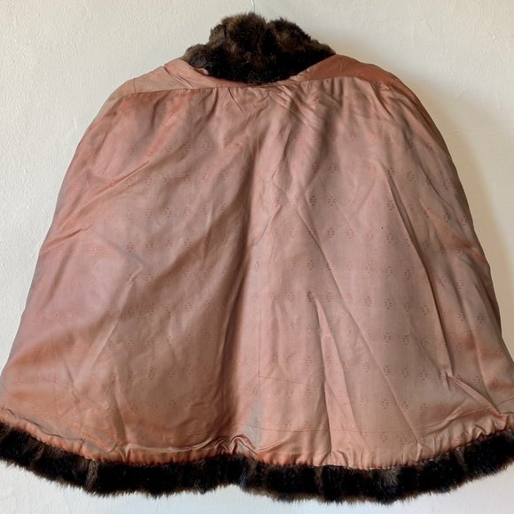 1940s Brown Faux Fur Cape with Rose Silk Faille Lining - Picture 6 of 9